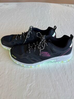 Women’s Skechers Black Athletic Sneakers with Pink Logo and Mint Accent 9.5